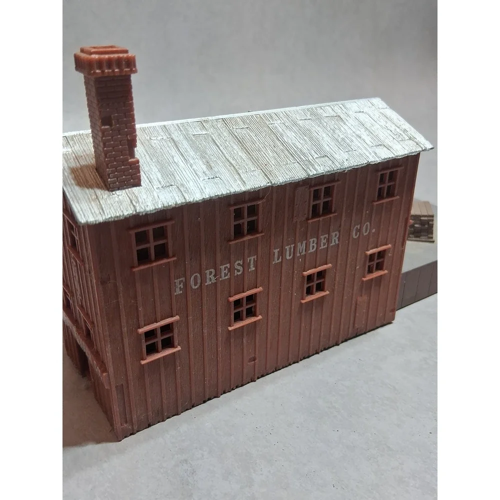 HO SCALE TRAIN SIDING FOREST LUMBER COMPANY DIORAMA BUILDING WORKING SWITCHES